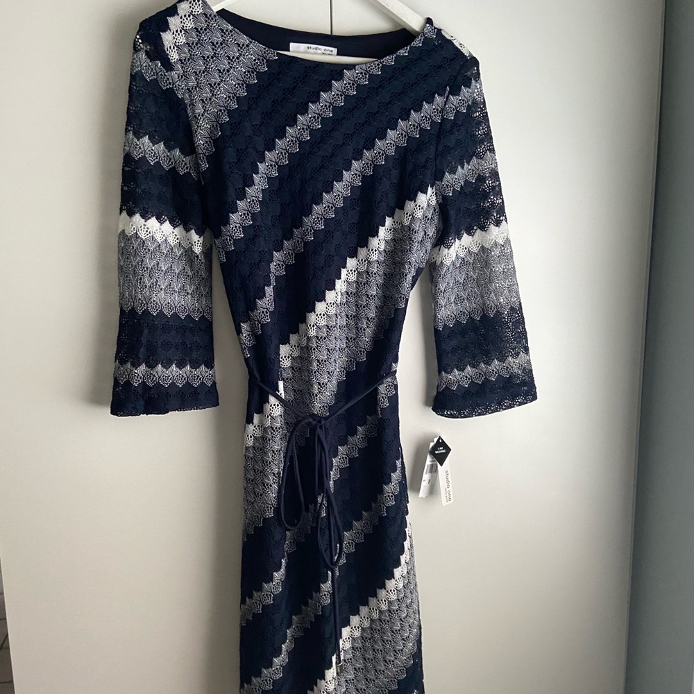 MIDI KNITED DARK BLUE, GREY, & WHITE STRIPED TIED UP KNITTED DRESS * NWT *